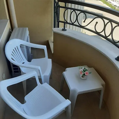 Flora Apartman *