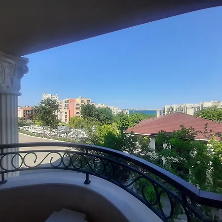 Flora Apartman